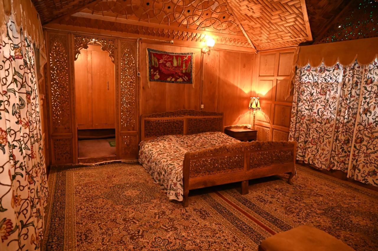 Kings Houseboats Hotel Srīnagar Exterior foto