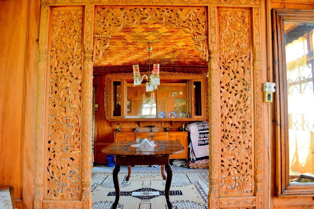 Kings Houseboats Hotel Srīnagar Exterior foto