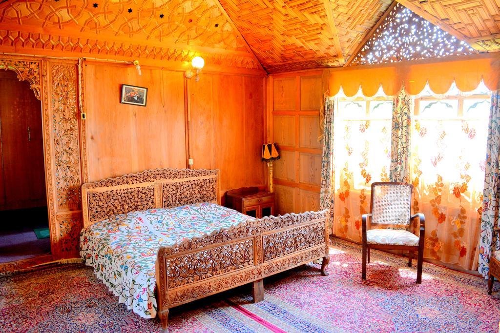 Kings Houseboats Hotel Srīnagar Exterior foto
